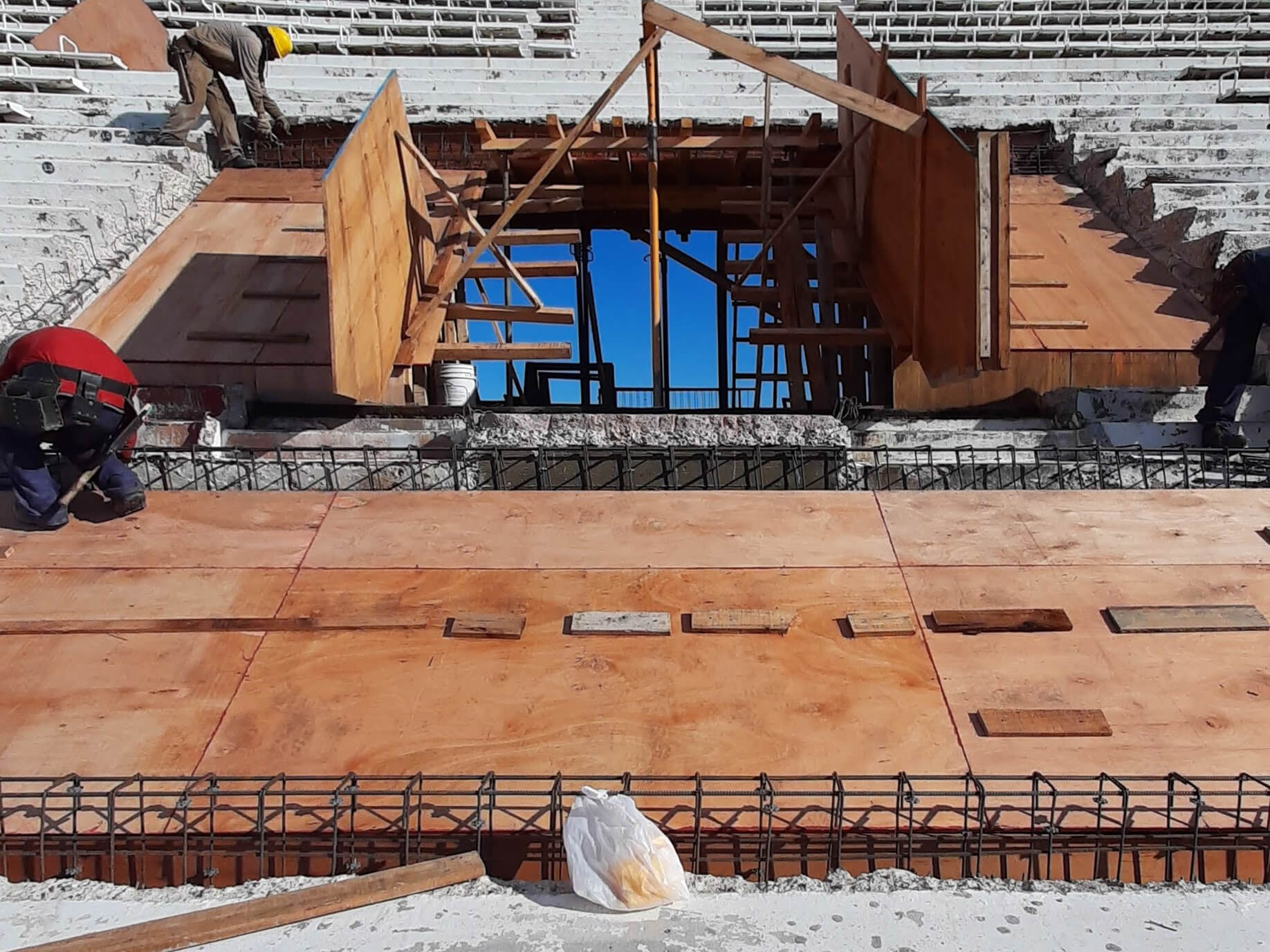 Estadio Monumental- Demolición y reconstrucción de troneras de acceso a tribunas altas en Club Atletico River Plate